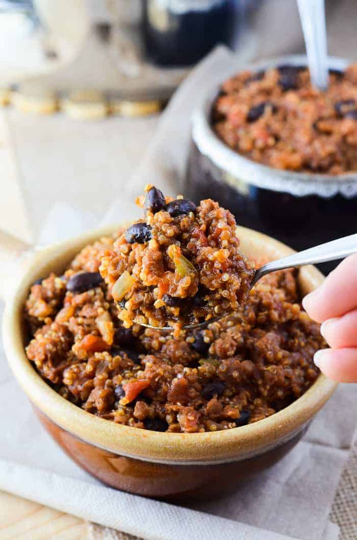 One Pan Vegan Quinoa Chili | Everything you love about chili, but healthier - it's packed with protein-rich quinoa and made meatless with Gardein (but you can't even tell!)