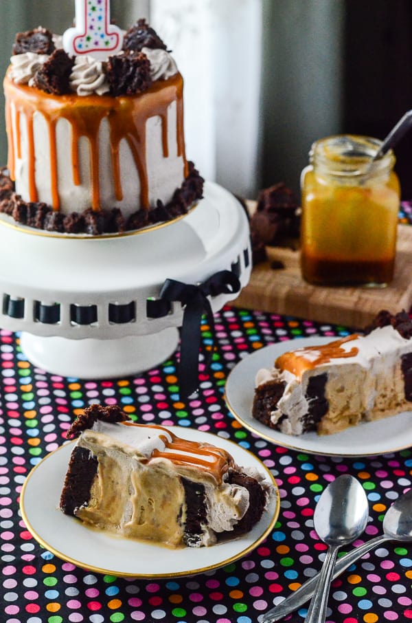 Dulce de Leche Brownie Ice Cream Cake | A cake straight out of heaven! Moist, fudgy brownie, layered with smooth & creamy dulce de leche ice cream, and topped with caramel mocha whipped cream!