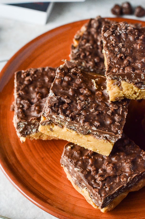 Buckeye Crunch Bars | A simple twist on a favorite candy, these Buckeye Crunch Bars incorporate Nestlé® Crunch® to add a whole new dimension to this chocolate peanut butter bar.