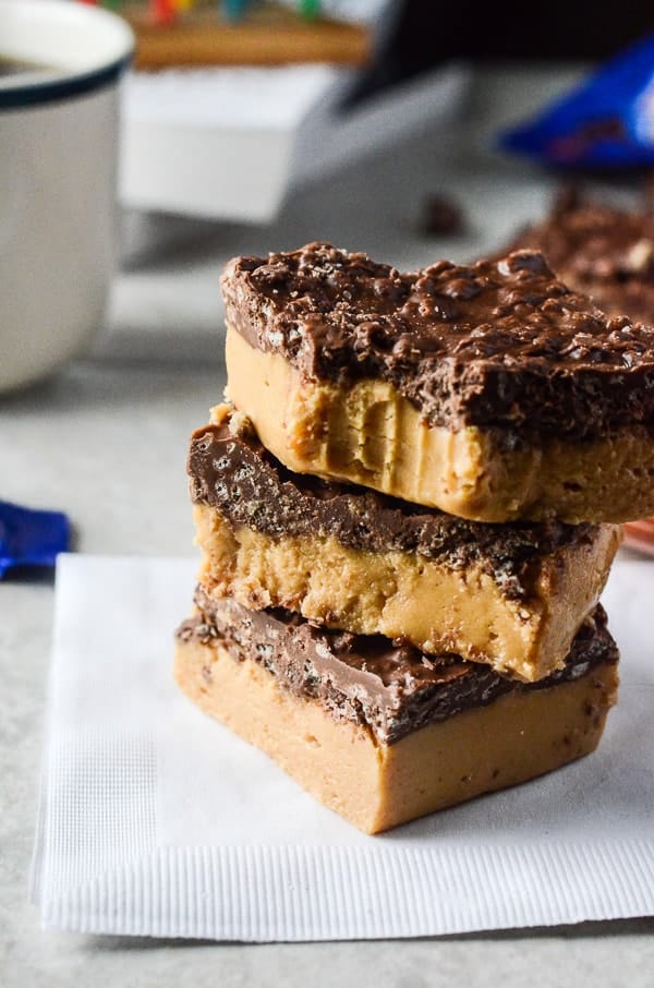 Buckeye Crunch Bars | A simple twist on a favorite candy, these Buckeye Crunch Bars incorporate Nestlé® Crunch® to add a whole new dimension to this chocolate peanut butter bar.