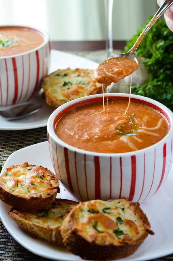 Crock Pot Roasted Tomato Bacon Bisque | An easy crock pot version of the ultimate comfort food - with a cheesy, bacony twist!