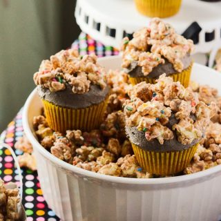 Cookie Butter Popcorn Cupcakes • The Crumby Kitchen