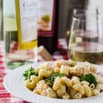 Chicken Cordon Bleu Pasta Salad | A perfect summer pasta salad with a bit of a fancier side - all the frills of Chicken Cordon Bleu, but perfect to bring to any picnic, party, or BBQ!