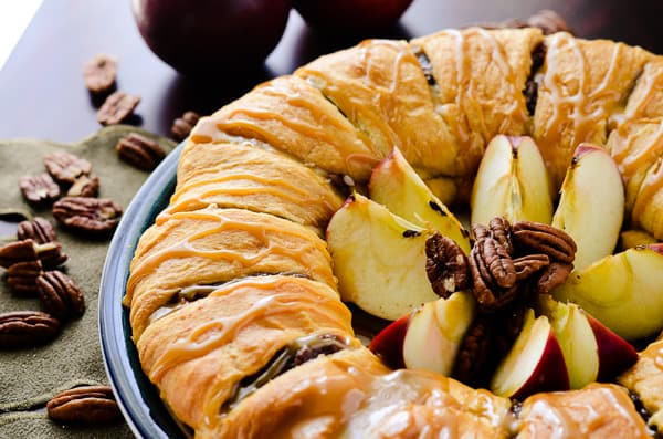 Apple Pecan Pie Breakfast Ring | In need of a quick holiday breakfast? This easy crescent-based ring stuffed with apples and pecan pie filling is sure to get you excited for the deliciousness to come!