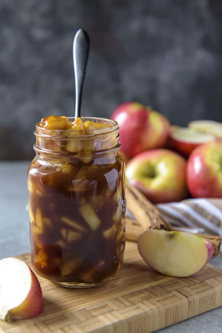 Cooked Apple Pie Filling in amason jar