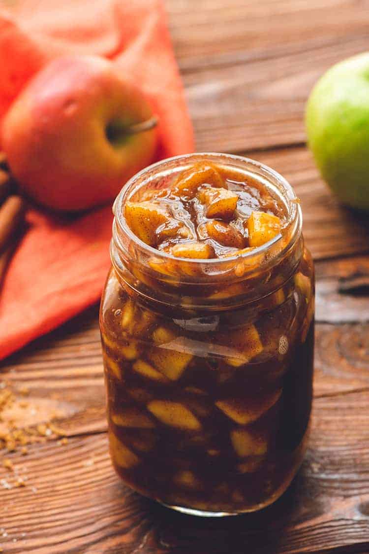 Cooked Apple Pie Filling in amason jar