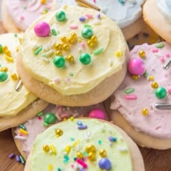 Soft Lofthouse Sugar Cookies with sugar cookie frosting